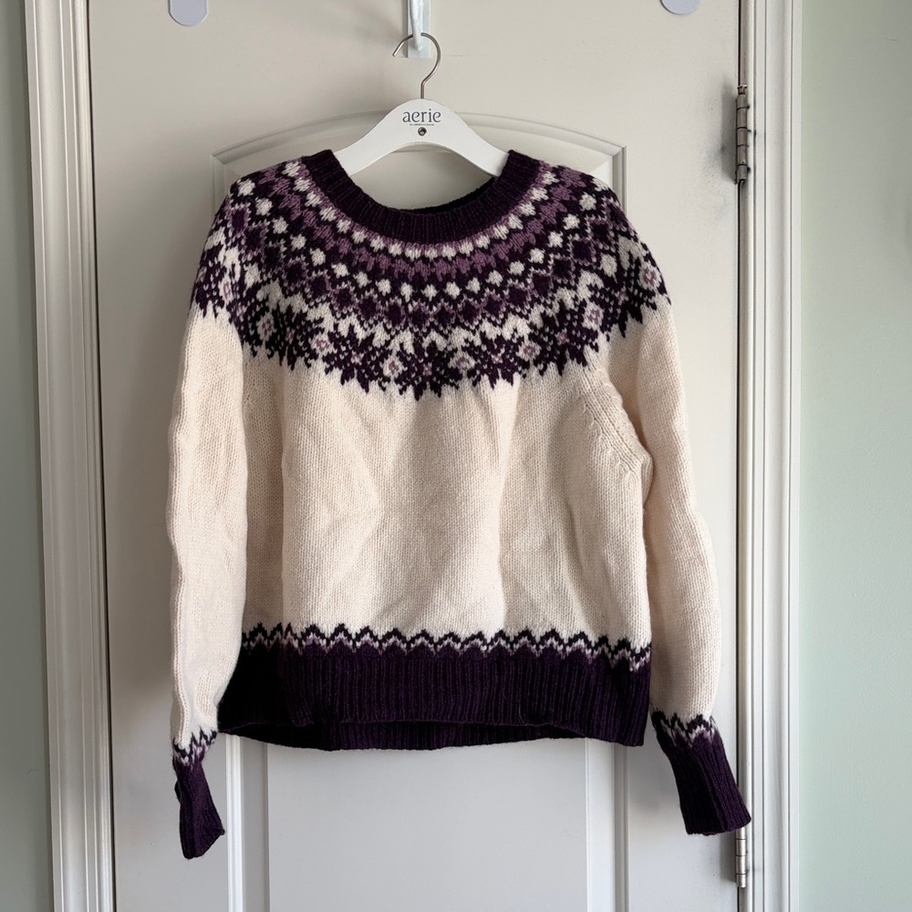 American Eagle Outfitters Women's Sweater in Purple and Cream